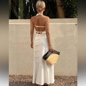 Elegant Cream Bow-Detail Skirt